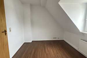 2 Zimmer Dachgeschosswohnung in ruhiger Lage! – Wangeroogestr. 49, 40468 Düsseldorf – Vorschaubild 2