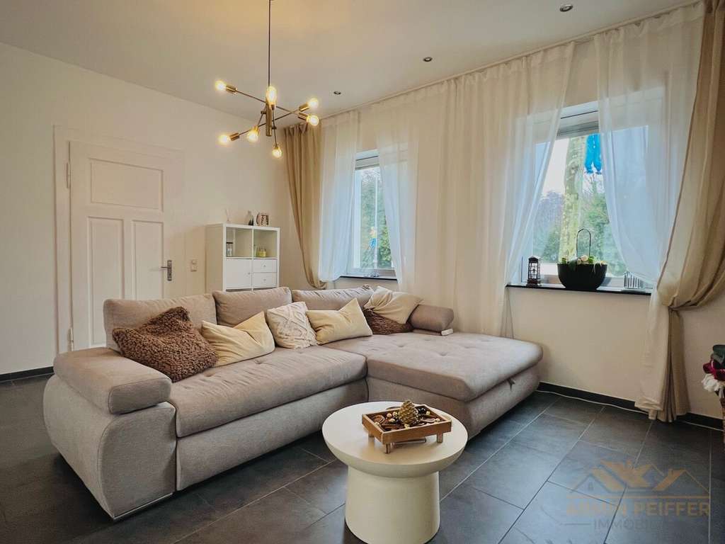 Immobilie in Wegberg - Treten Sie bitte ein! Doppelhaushälfte 6 Zimmer, 170 qm Wohnfläche in ländlicher Lage. - Bild 2