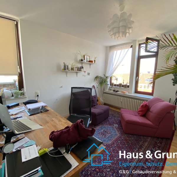 *** WG-geeignete 2-Zimmer-Wohnung mit Balkon über den Dächern von Aachen ***