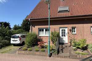 Preiswerte 5-Zimmer-Doppelhaushälfte in Duisburg Neuenkamp

Keine Makler Anfragen erwünscht…!!!!  – Rheinberger Ring 14a, 47059 Duisburg – Vorschaubild 1
