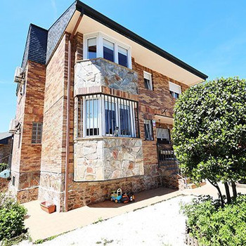 VILLA MIT PRIVATEM POOL