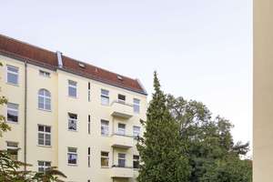 INVEST l Charmanter Altbau trifft grüne Ruhe: 2-Zi.-Wohnung mit Südbalkon im Herzen Reinickendorfs! – Amendestraße 29, 13409 Reinickendorf (Ortsteil), Berlin – Vorschaubild 3