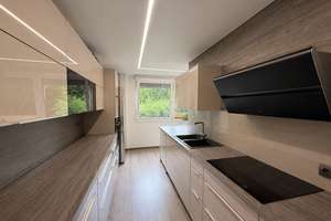 Sofort bezugsfreie 3-Zimmer-Wohnung mit Terrasse, Garten und zwei Stellplätzen in begehrter Lage