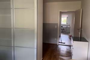 Uninahe  neu sanierte 1,5-Zi.-DG-Whg. möbliert mit hellem Mobilar und Küche – Schützenstr. 00, 76137 Südstadt, Karlsruhe – Vorschaubild 4