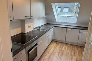 Kernsanierte Dachgeschosswohnung  in Alt-Heerdt - ruhig und 400m zum Rhein – Alt-Heerdt 26, 40549 Heerdt, Düsseldorf – Vorschaubild 4