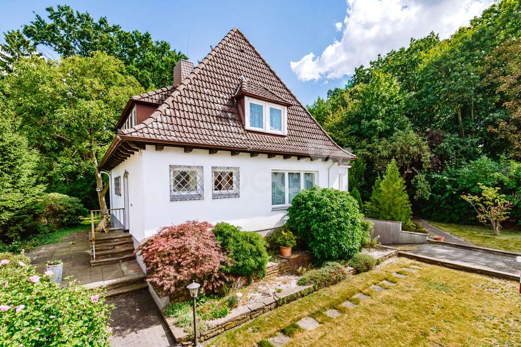 Immobilie in Winsen (Luhe) - Charaktervolles Familienhaus mit großem Garten und Zukunftspotenzial. - Bild 0