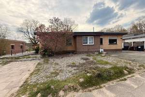 Bungalow mit separatem Souterrainbereich und eigenem Außenzugang – Die vollständige Adresse der Immobilie erhältst du vom Anbieter., 23560 Sankt Jürgen, Lübeck – Vorschaubild 1