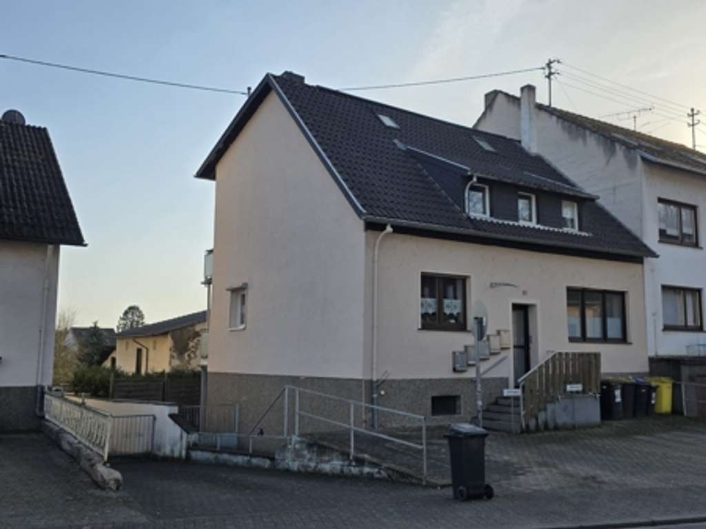Immobilie in Nalbach - *** Zentral gelegenes 5 Familienhaus *** - Bild 1