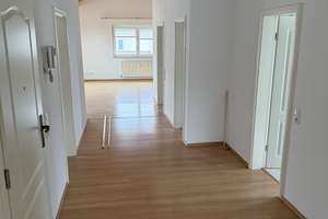 Mainz-Hechtsheim: Große 4-Zimmer Dachgeschosswohnung zu vermieten! – Büdinger Straße 1, 55129 Hechtsheim, Mainz – Vorschaubild 2