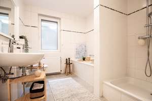Modernisierte 3-Zimmer-Wohnung mit Garten (ca. 120m² ), Terrasse & Garage – Die vollständige Adresse der Immobilie erhältst du vom Anbieter., 55126 Finthen, Mainz – Vorschaubild 9