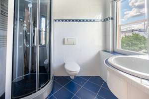 ⭐ Lichtdurchflutetes Penthouse am Tegeler See – 3-Zi-Whg mit 3 Balkonen, EBK & Whirlpoolwanne – Die vollständige Adresse der Immobilie erhältst du vom Anbieter., 13507 Tegel, Berlin – Vorschaubild 12
