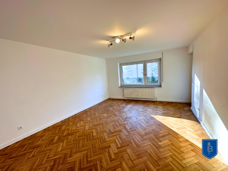 Immobilie in Metzingen - Attraktive Hochparterre-Wohnung mit Balkon und Garage - Bild 1