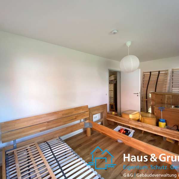 *** Großzügige, helle 5-Zimmer-Erdgeschoss-Wohnung mit Terrasse und Gemeinschaftsgarten ****