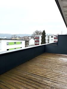 Schöne, umweltfreundliche 2.5-Zimmer-Wohnung mit Panoramabalkon in Grenznähe