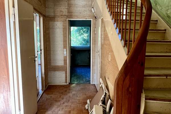 Sanierungsbedüftiges Reihenendhaus in Düppel!
