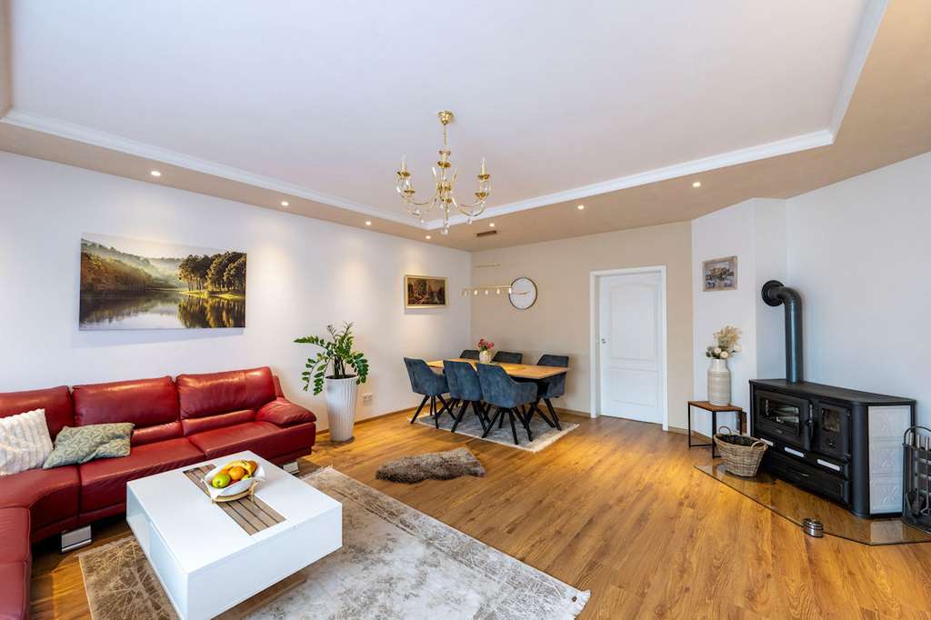 Immobilie in Lützen - Mehr Raum für Leben, Familie und Zukunft - Neuwertiges Wohnhaus mit Einliegerwohnung ! - Bild 1