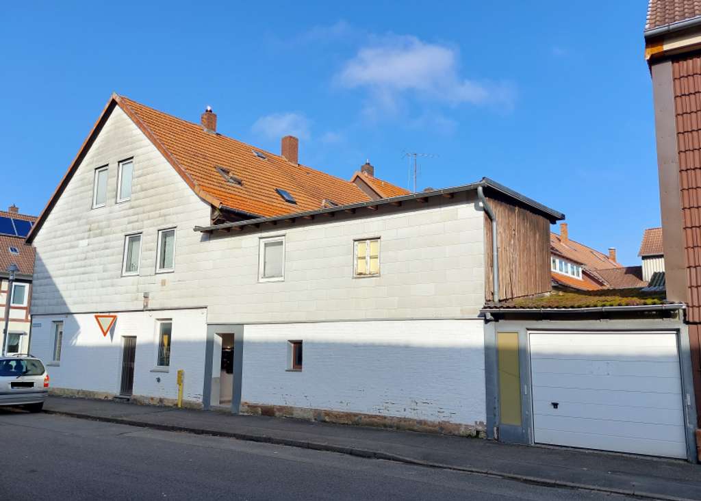 Immobilie in Dransfeld - Dransfeld: Bezugsfreies Mehrfamilienhaus mit 3 Wohneinheiten für Eigenbedarf und Kapitalanlage - Bild 1