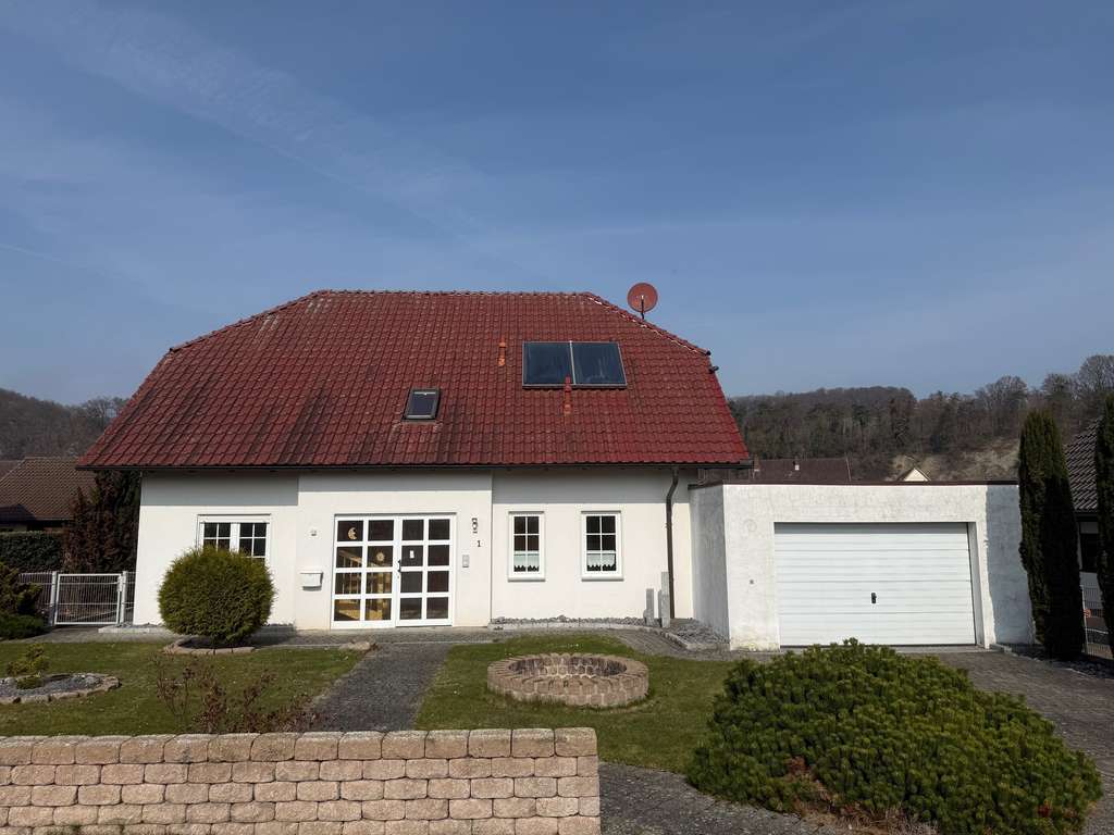 Immobilie in Bevern - Attraktives Zweifamilienhaus nahe der Weser - Bild 0