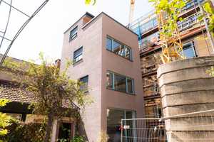 FR-Wiehre Häuschen, ruhige Lage in idyll. Hinterhof, 70qm Wf über 3 Gesch. Garten Dachter. Aussicht – Freiburg im Breisgau – Vorschaubild 1