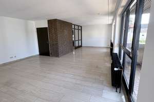 helle 4 - Zimmer Wohnung in Köln Rodenkirchen (Ortskern) mit 2 Balkonen- WG geeignet 