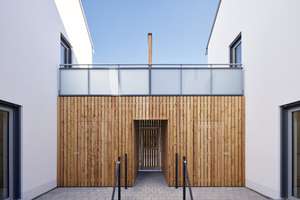 Modernes Reiheneckhaus mit Garten, Dachterrasse & direktem Tiefgaragenzugang – Lohwiesenweg 8, 85774 Unterföhring – Vorschaubild 3