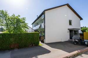 Gepflegtes Zweifamilienhaus mit großem Garten, drei Garagen und vielseitigen Nutzungsmöglichkeiten – Die vollständige Adresse der Immobilie erhältst du vom Anbieter., 88316 Isny im Allgäu – Vorschaubild 3