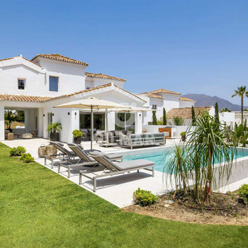 Luxuriöse, komplett renovierte Villa in Casares Playa, neben Majestic Hills und nur 400 Meter vom ex