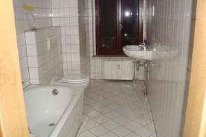 * Großzügige 1-Zimmer mit neuem Laminat und Wannenbad im Zentrum! * – Müllerstraße 26, 9113 Schloßchemnitz, Chemnitz – Vorschaubild 3