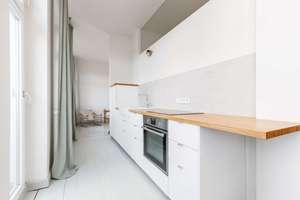 Sanierte 2-Zimmer-Wohnung mit 38 m² Dachstudio-Potenzial in Moabit