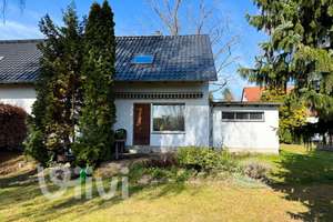 Doppelhaushälfte mit viel Potential in Marienfelde: 115 m², Terrasse, gr. Garten, Keller, Garage – Die vollständige Adresse der Immobilie erhältst du vom Anbieter., 12277 Marienfelde, Berlin – Vorschaubild 2
