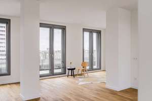 Lichtdurchflutetes Penthouse mit Terrassenzugang aus allen Räumen, Ankleide und en-suite-Bad – Weimarer Straße 1, 10625 Charlottenburg, Berlin – Vorschaubild 3