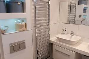 Exklusive, modernisierte und möblierte 2,5-Zimmer DG-Wohnung und Tiefgarage. – Karlsruhe Straße / Kurfürstendamm -, 10711 Halensee, Berlin – Vorschaubild 5