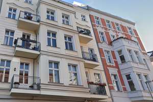 Repräsentative Beletage mit hohen Decken, Balkon & Aufzug in Berlin-Mitte – Provisionsfrei – 10179 Mitte (Ortsteil), Berlin – Vorschaubild 2