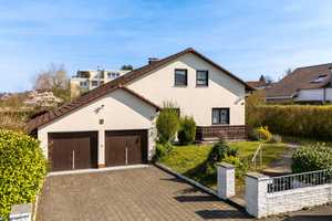 *Baindt* Einfamilienhaus in ruhiger Wohnlage mit schönem Gartengrundstück und Doppelgarage – Ravensburg (Kreis) – Vorschaubild 2