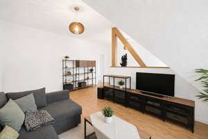 Charmante 2-Zimmer-Dachgeschosswohnung mit Wohlfühlcharakter in Duisburg-Untermeiderich – Die vollständige Adresse der Immobilie erhältst du vom Anbieter., 47137 Untermeiderich, Duisburg – Vorschaubild 2