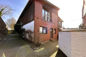 Haus mit Historie und 
2 Wohneinheiten, Garten & Garage. – Die vollständige Adresse der Immobilie erhältst du vom Anbieter., 40668 Meerbusch – Vorschaubild 2
