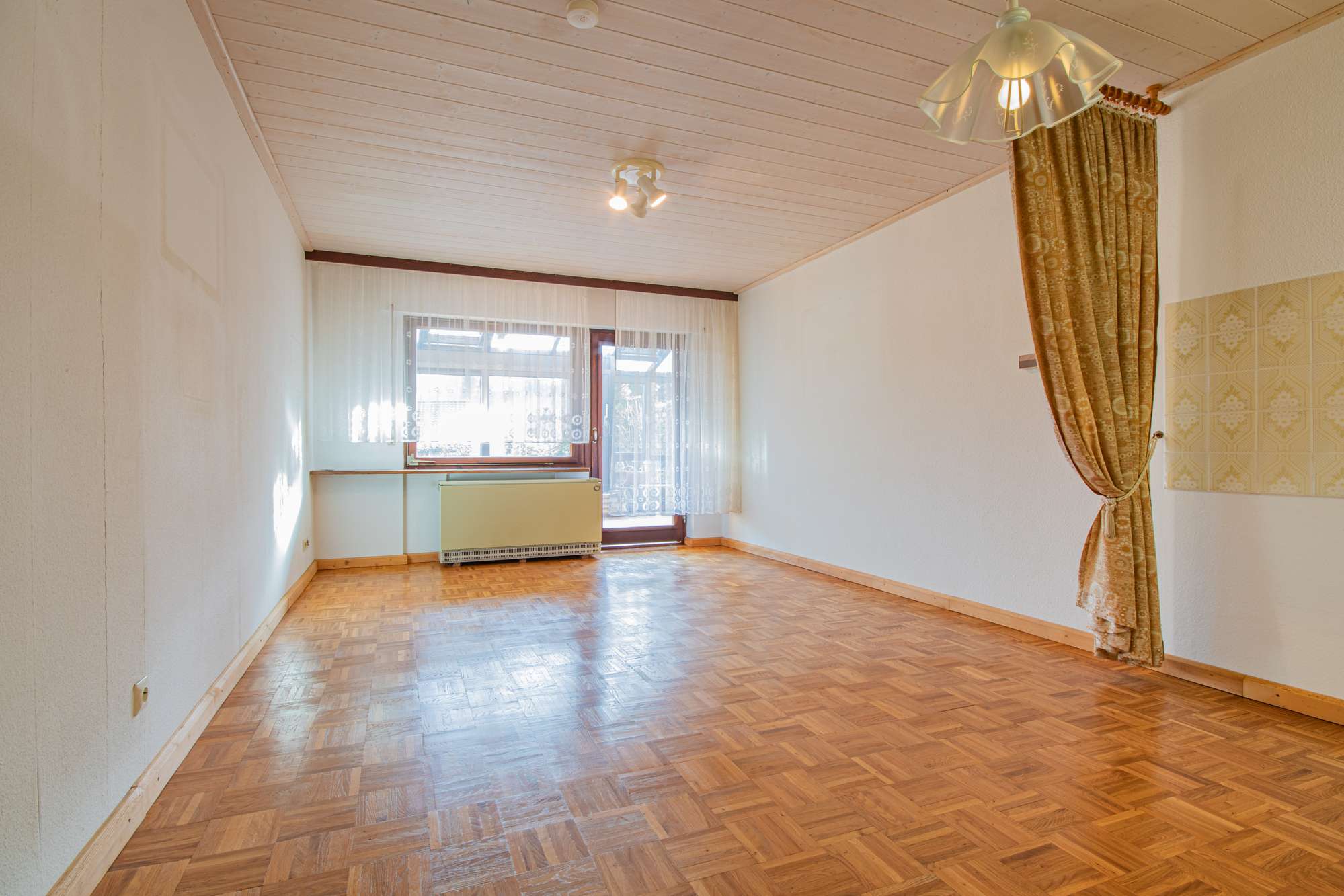 Immobilie in Wutöschingen - Vielseitig nutzbare Doppelhaushälfte mit Einliegerwohnung und Wintergarten in Horheim - Bild 5