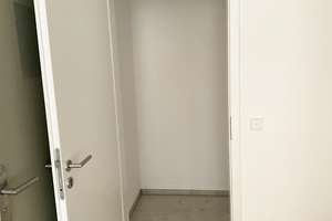 Mit Chick & Charme das Wohnen genießen: 2 Zimmer & Einbauküche, Glaswand-Loggia, Tageslichtbad – Hildesheimer Straße 452, 30519 Wülfel, Hannover – Vorschaubild 12