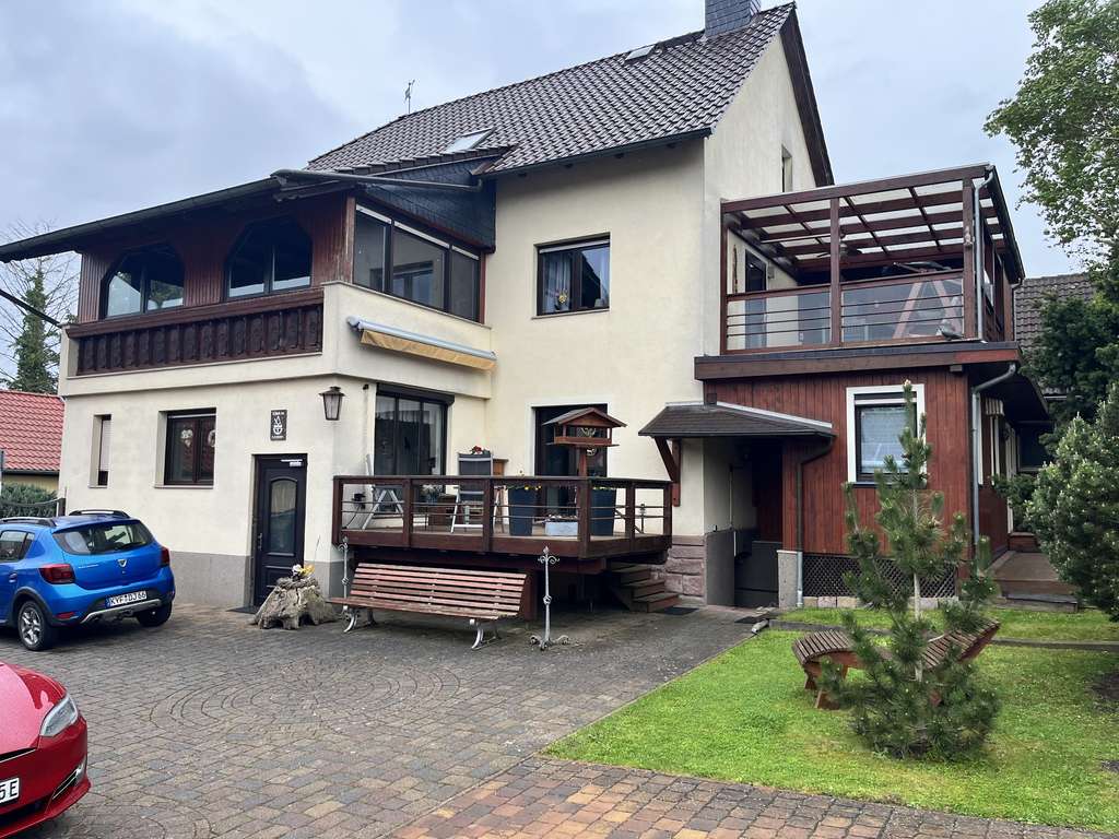 Immobilie in Kyffhäuserland - Viel Platz für ein oder zwei Familien in einem vollständig sanierten Wohnhaus in  Steinthaleben - Bild 0