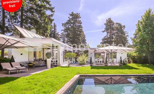 Einziehen, wohlfühlen und gut gehen lassen: Moderner Komfort-Bungalow im beliebten Villenviertel