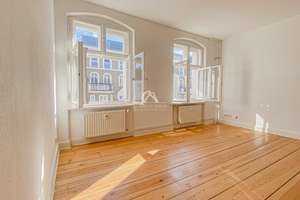 SCHÖNES MOABIT! HELLE UND KLASSISCH SCHÖNE ALTBAUWOHNUNG IN ATTRAKTIVER LAGE! PROVISIONSFREI!