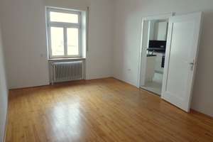 Geräumige 6-Zimmer-Wohnung in einem denkmalgeschützten Haus in der Neu-Ulmer Innenstadt – Die vollständige Adresse der Immobilie erhältst du vom Anbieter., 89231 Neu-Ulm – Vorschaubild 9