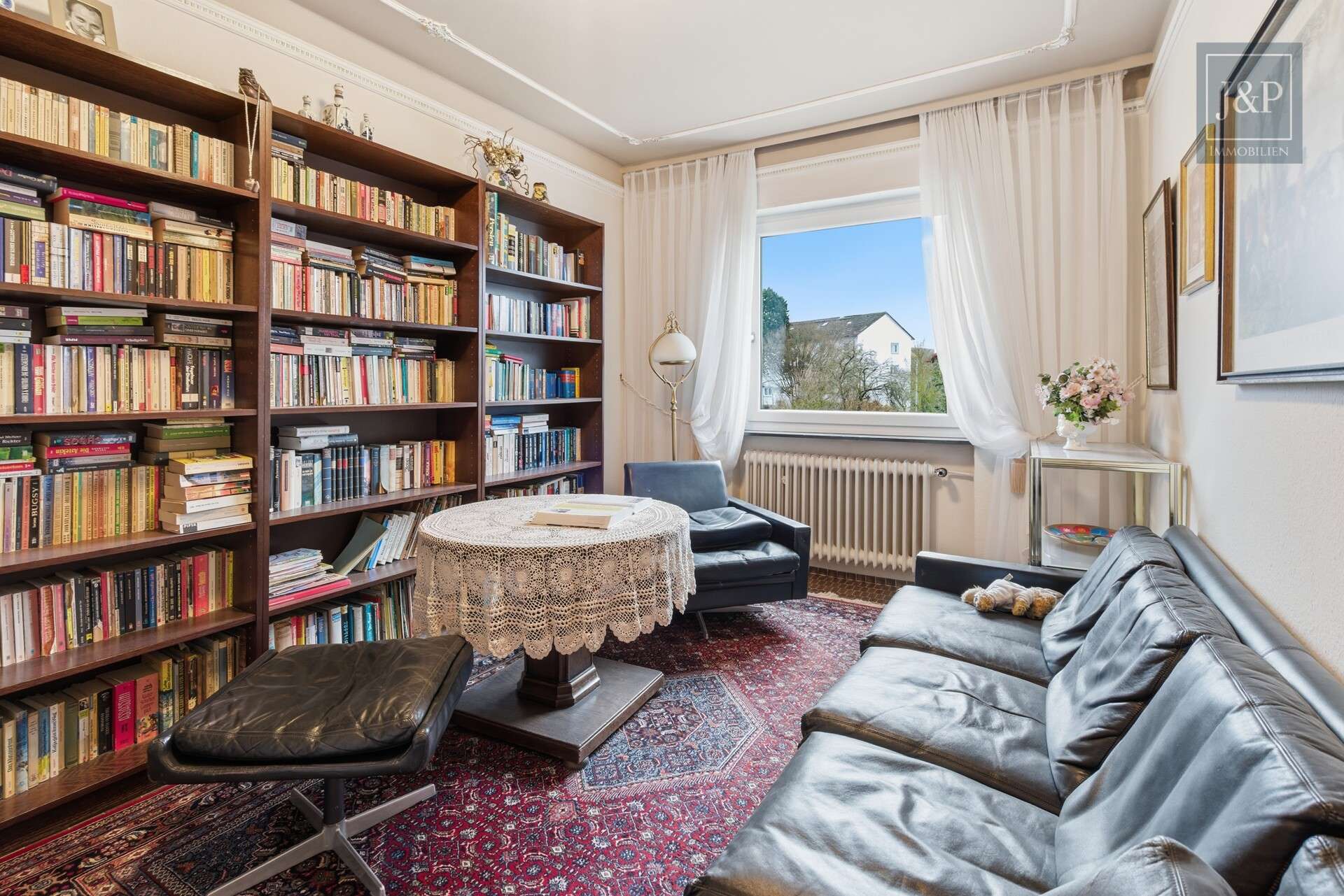 Immobilie in Liederbach - Flexibles Ein- bis Zweifamilienhaus mit großem Garten und viel Platz für die Familie - Bild 3