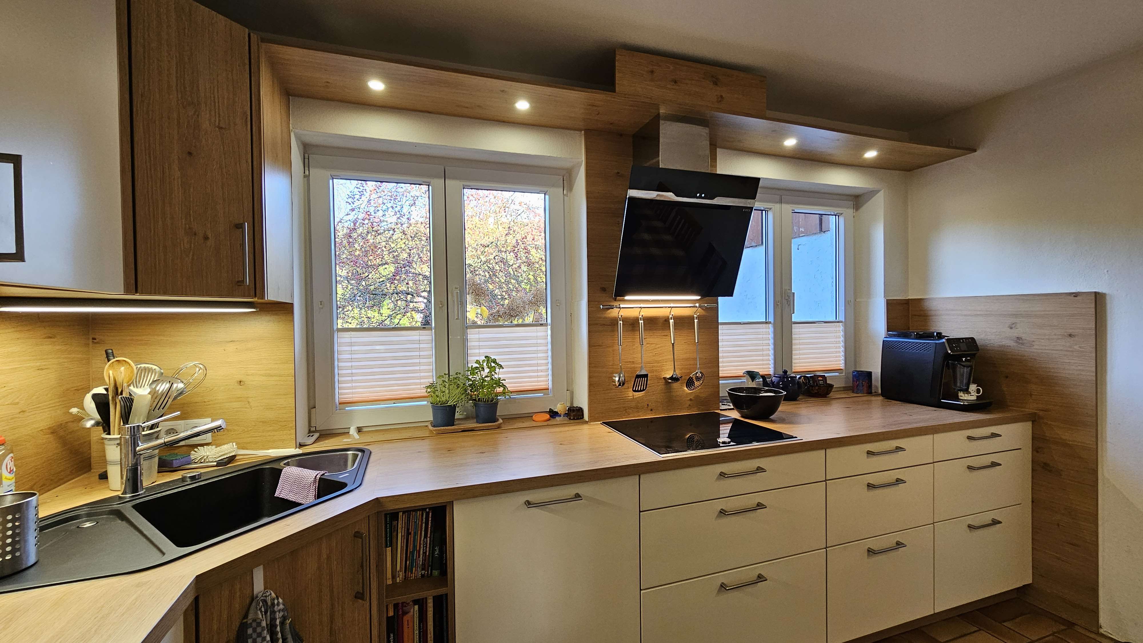 Immobilie in Grafrath - Generationen- oder Familienhaus - Energetisch gut gerüstet, neuewertige EBK, Kaminofen, Wärmepumpe.. - Bild 2