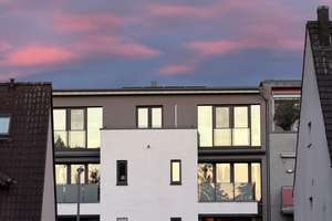 Sehr schöne frisch renovierte barrierefreie Wohnung in schöner Lage in Alt Niehl