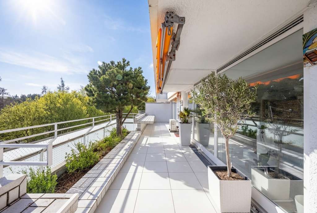 Immobilie in Haar - Außergewöhnliche Dachterrassenwohnung mit großer Südterrasse und traumhaftem Ausblick - Bild 1