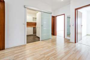 Zentrale 3,5-Zimmer-Wohnung mit Grünblick und zwei sonnigen Balkonen – Die vollständige Adresse der Immobilie erhältst du vom Anbieter., 70176 Feuersee, Stuttgart – Vorschaubild 12