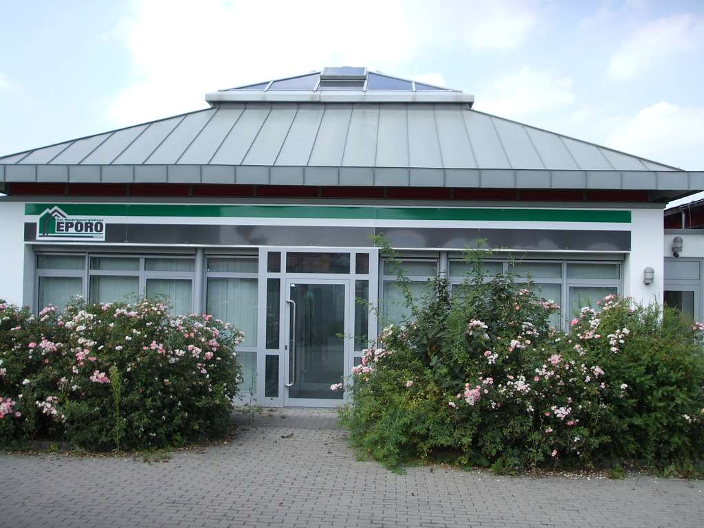 Gewerbeimmobilie mit Büro & Halle im Gewerbegebiet Staßfurt