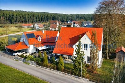 Individuelles Wohnen in begehrter Lage mit weitläufigem Garten und Einliegerwohnung am Brombachsee
