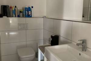 Hochparterre: Gepflegtes, möbliertes 1-Zimmer-Apartment mit Balkon, Küche und Tiefgaragenstellplatz – 60486 Gallus, Frankfurt am Main – Vorschaubild 6